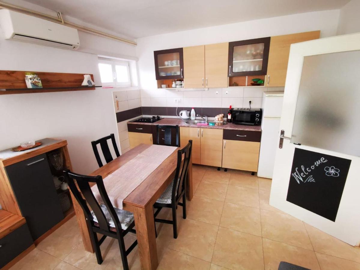 Apartments Sanda Tribunj Трибунь Екстер'єр фото