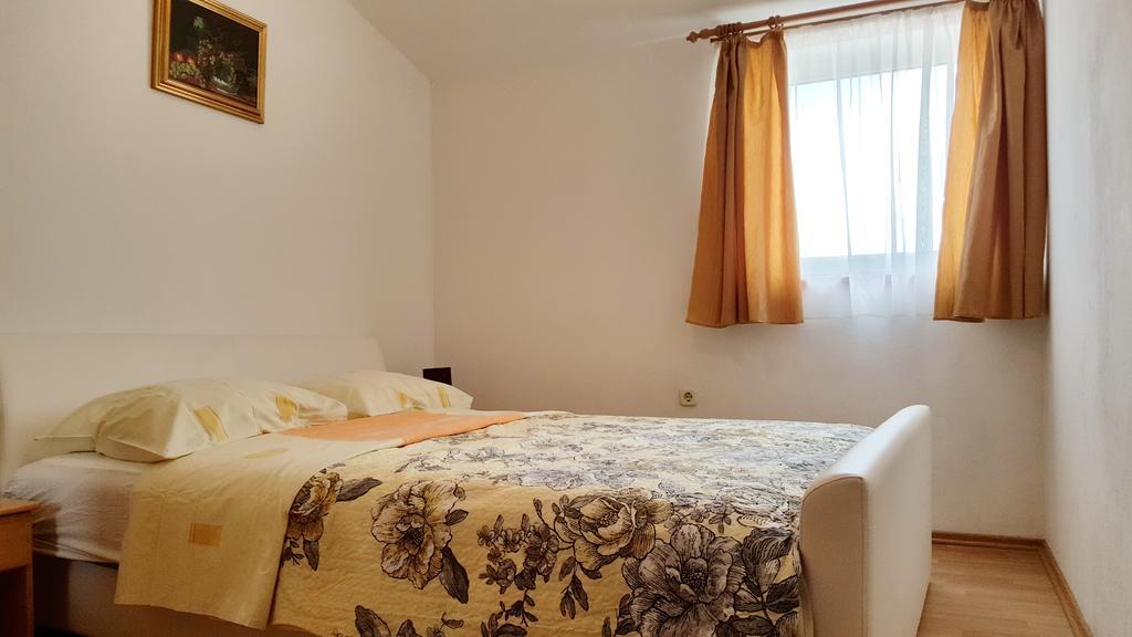 Apartments Sanda Tribunj Трибунь Екстер'єр фото